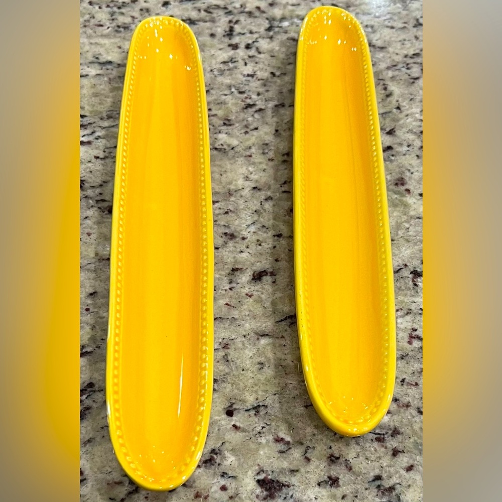 Great Value! B2 Style-Eyes brand Vintage Olive/Nut serving boats- Like New!